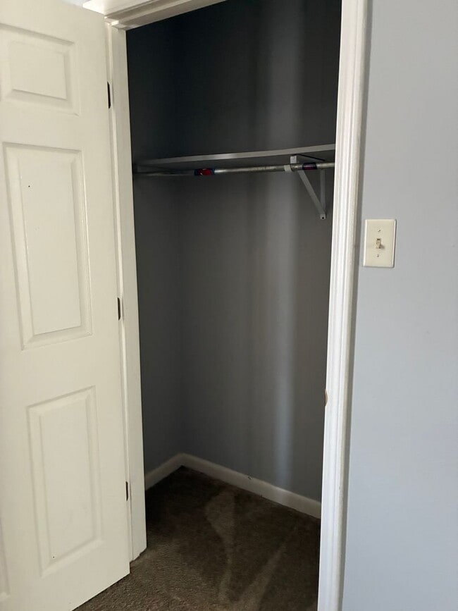 Building Photo - Comfortable West End Home