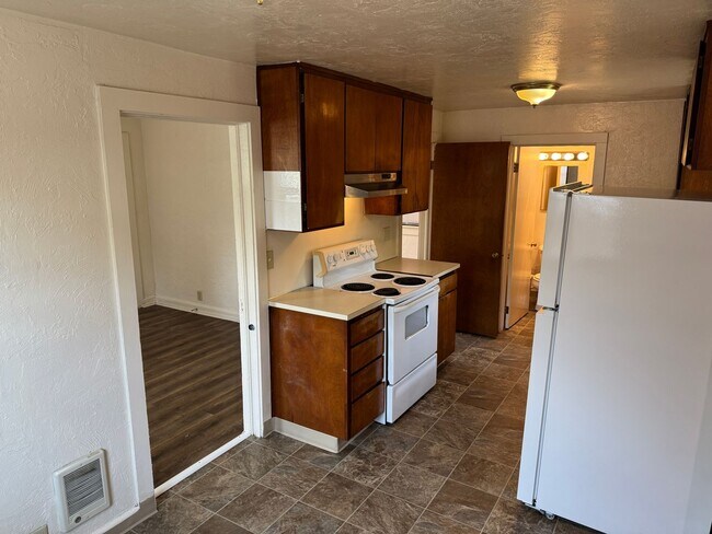 Building Photo - Cute 1 bedroom 1 bathroom house in Eugene!