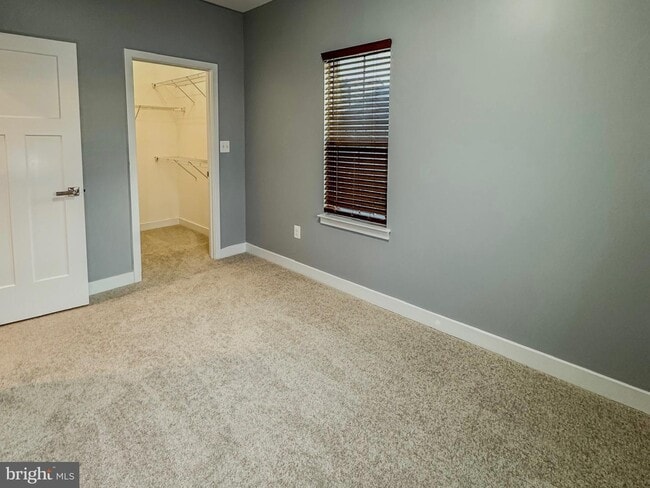 Building Photo - 601 Colindale St