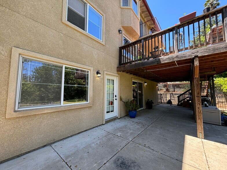 back patio/ entry - 4460 Stanford Ave