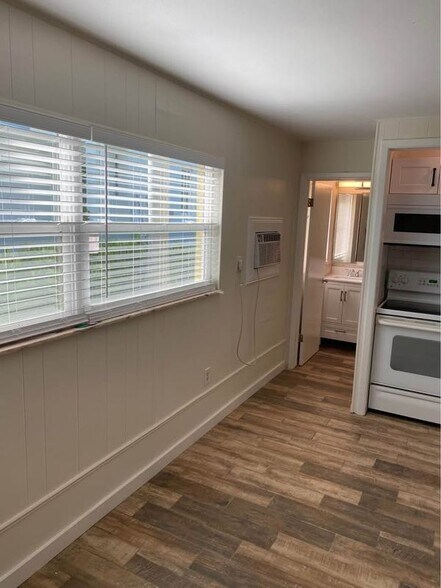 Building Photo - 5105 Atlantic Ct