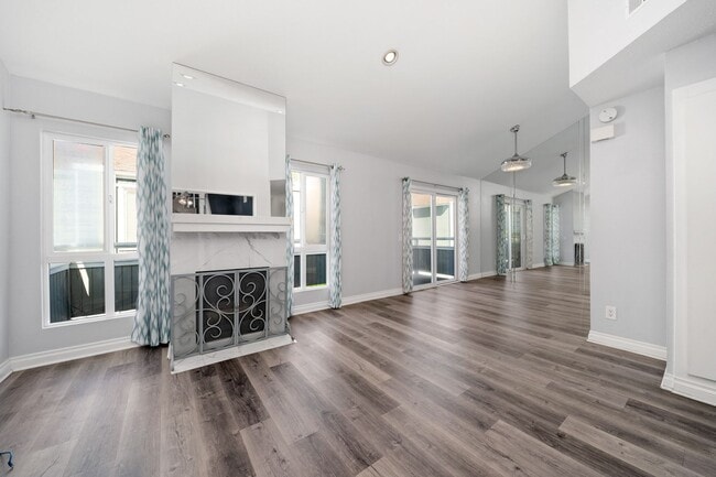 Primary Photo - Seawind Upper Unit with Vaulted Ceilings a...