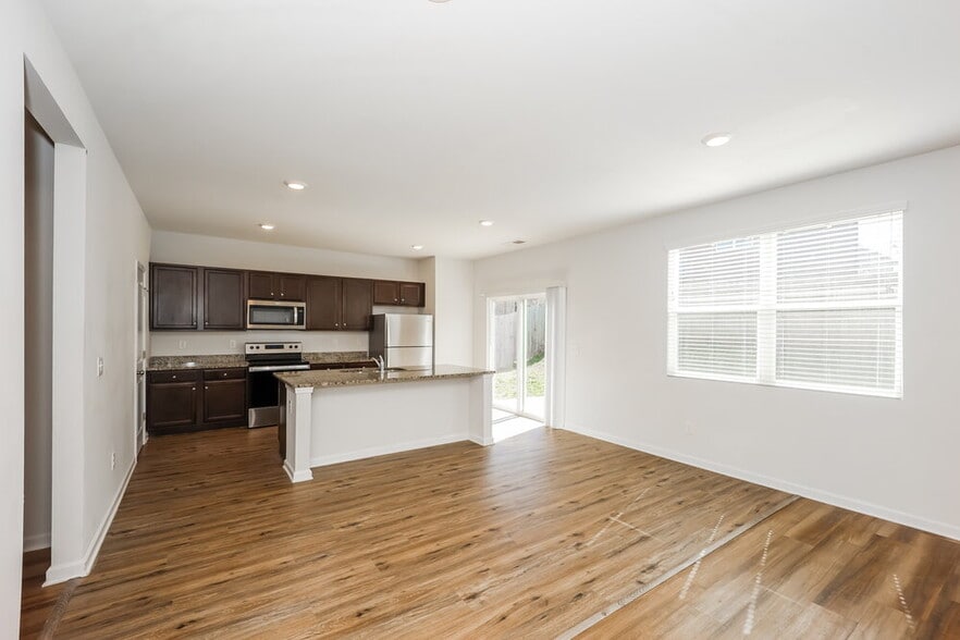 Building Photo - 440 Culloden Moor Dr