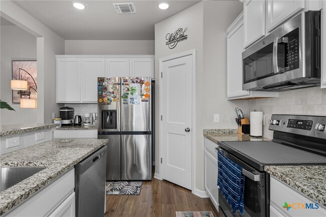 Building Photo - 1913 Zabcikville Dr