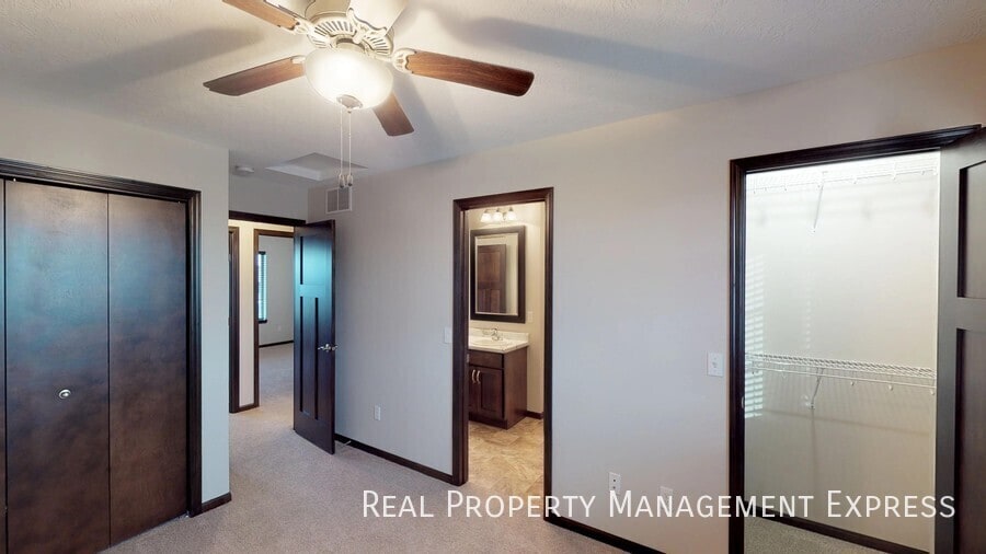 Building Photo - 3 Bedroom 1.5 Bathroom Townhome w/ Double Stall Attached Garage on the West side of Sioux Falls