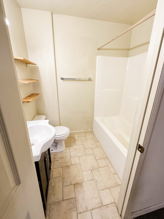 Building Photo - 29 E 300 N