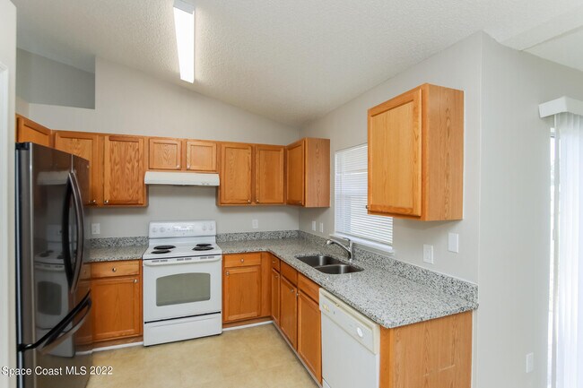 Building Photo - 933 Carver Rd SE