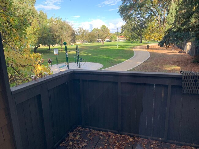 Building Photo - 796 Woodside Ln E