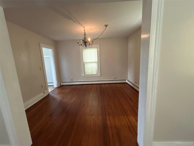 Building Photo - 5851 S Elm Ave