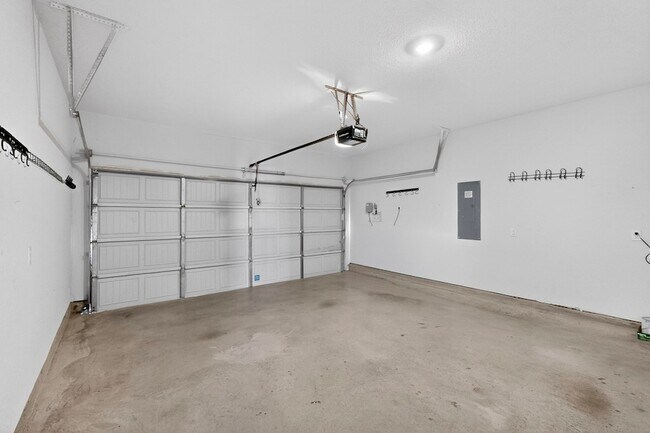 Building Photo - 8425 Wildwest Dr