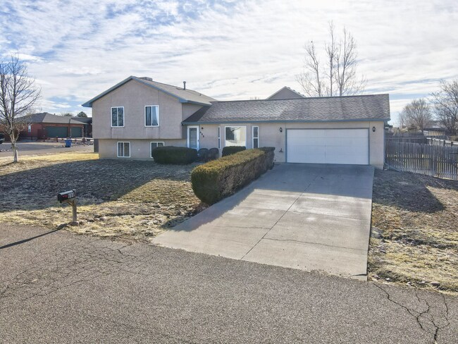 Building Photo - 688 S Watkins Dr