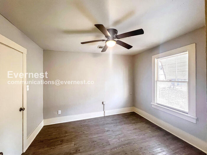 Building Photo - 114 W 18th St