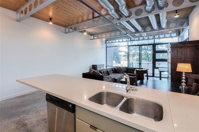 Building Photo - 1401 Eva St