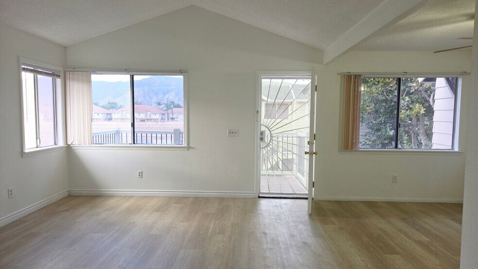 Building Photo - 713 Walnut Dr