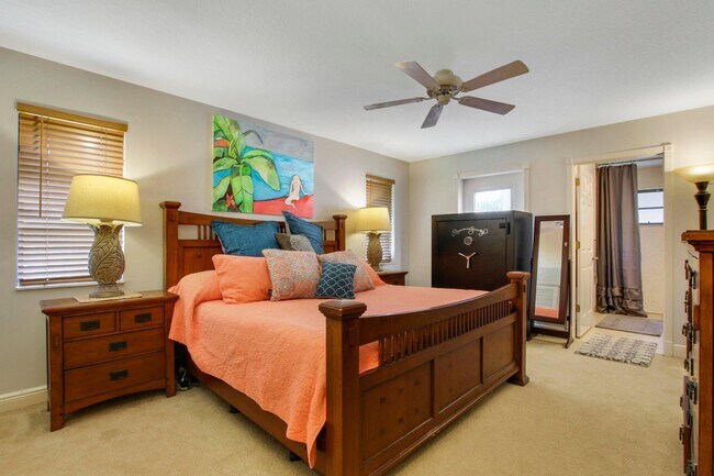 Building Photo - 2046 Cove Ln