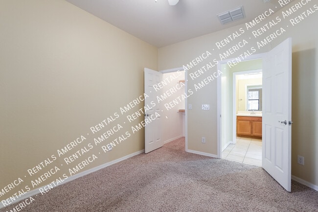 Building Photo - 4337 W Powell Dr