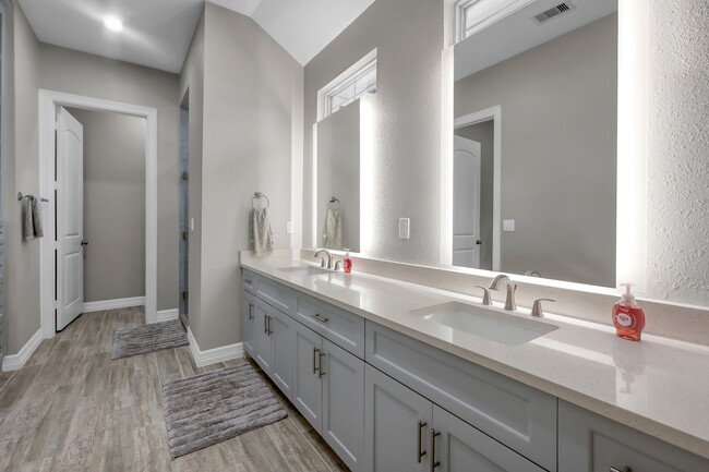 Building Photo - 14609 Jim Stowe Rd