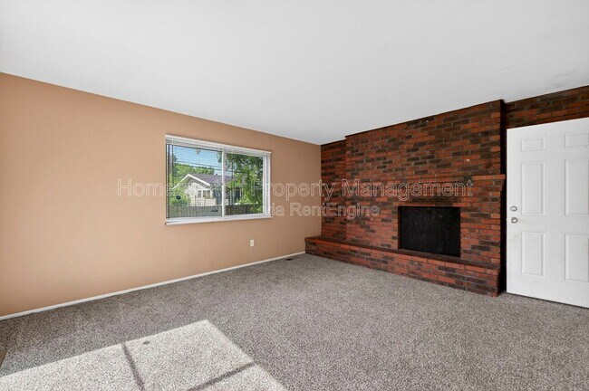 Building Photo - 1310 Petite Dr