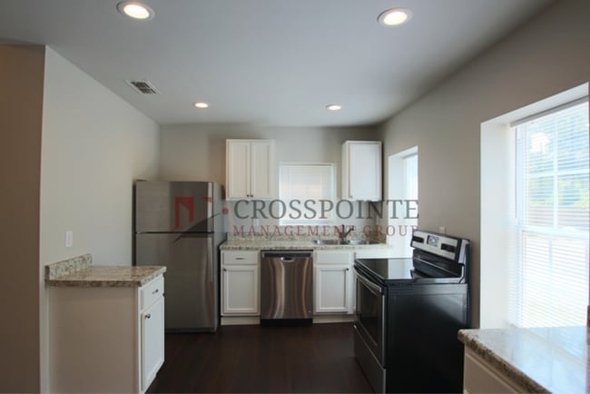 Building Photo - Available Now! 2 bedroom in Historic Charn...