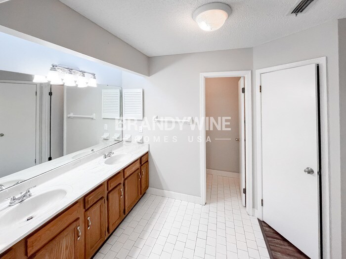 Building Photo - 14280 Falconhead Dr