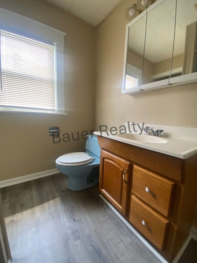 Building Photo - Three Bedroom Near Brookside Park