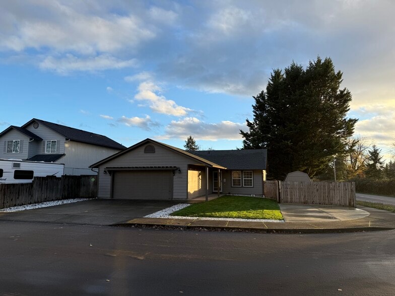 Building Photo - 13001 NE 89th St