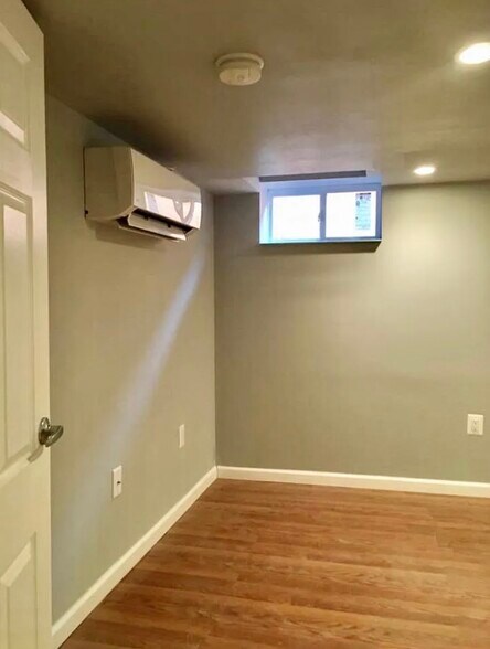 Building Photo - 113 Webster St NE