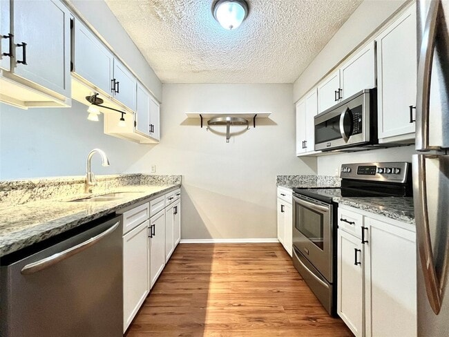 Building Photo - 1231 Dallas Dr