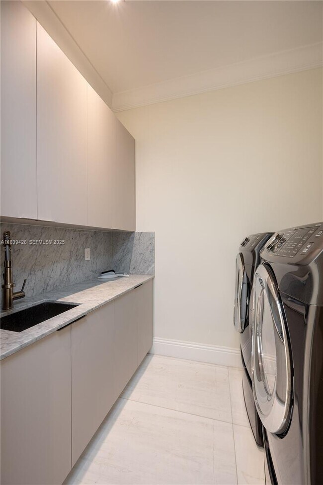 Building Photo - 680 Destacada Ave