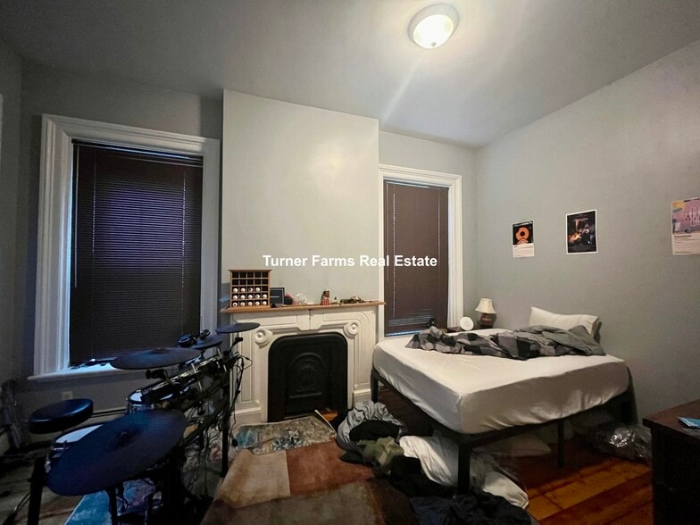 Building Photo - 8 Centre St