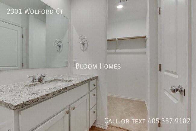 Building Photo - 2301 Wolford Ct