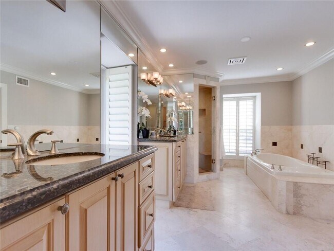 Building Photo - 615 Coral Way