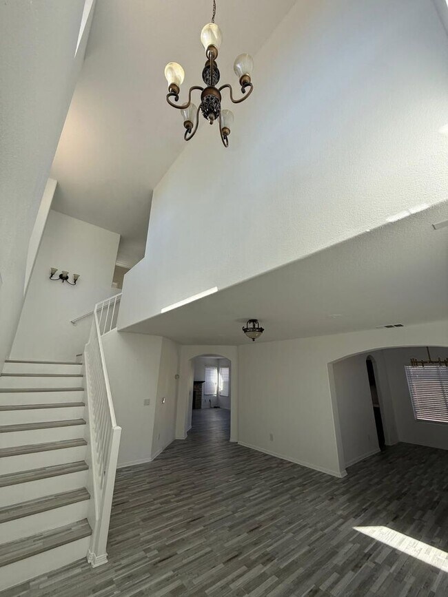 Building Photo - Spacious Beautiful Home with Private Patio