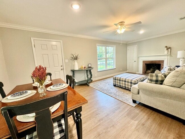Building Photo - 413 Canna Dr