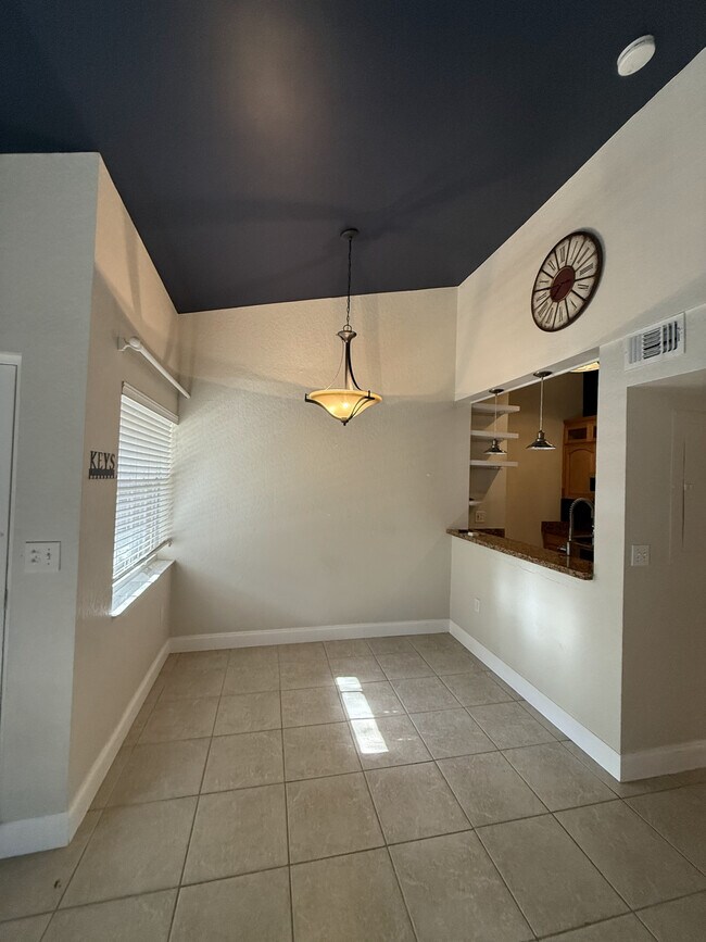 Building Photo - 2810 N Oakland Forest Dr