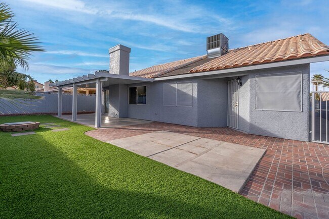 Building Photo - 2205 Riderwood Ave