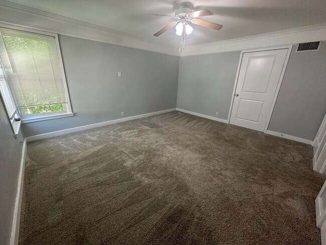 Building Photo - 425 Louisiana Ave