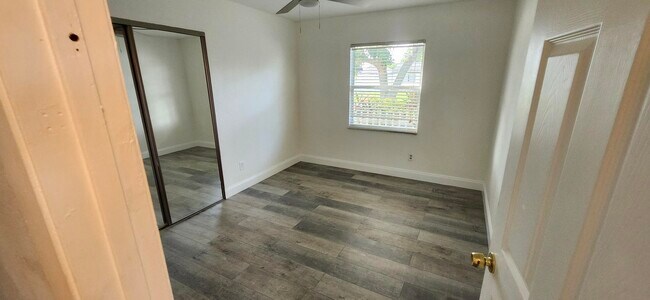 Building Photo - 301 SW Whitmore Dr
