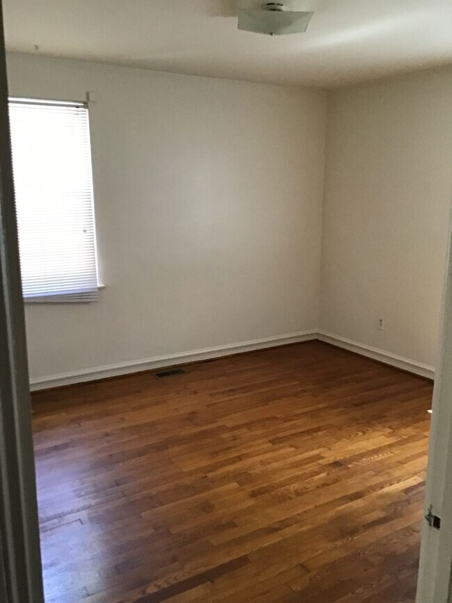 Building Photo - 1550 E Bayview Blvd