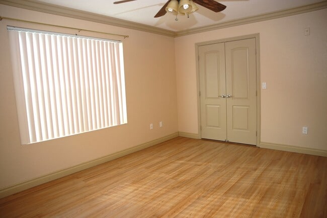 Building Photo - SW - CONDO - 2 BEDROOM - 1ST FLOOR