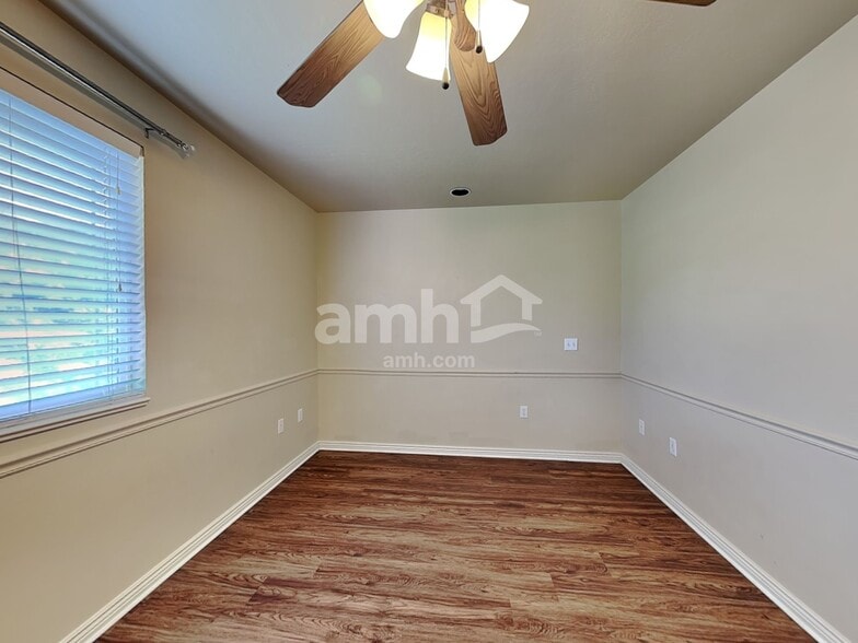 Building Photo - 1625 E Bateman Way