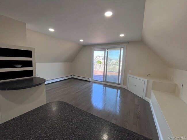 Building Photo - 252 Lindell Blvd