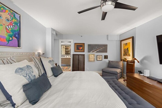 Building Photo - 2843 S Bayshore Dr