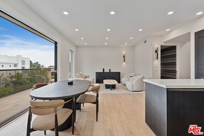 Building Photo - 505 S Barrington Ave