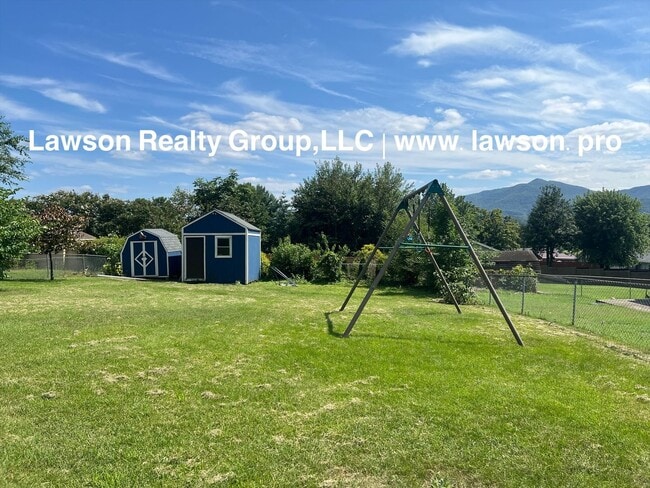 Building Photo - Updated, Cozy, and Clean- One Level Living...