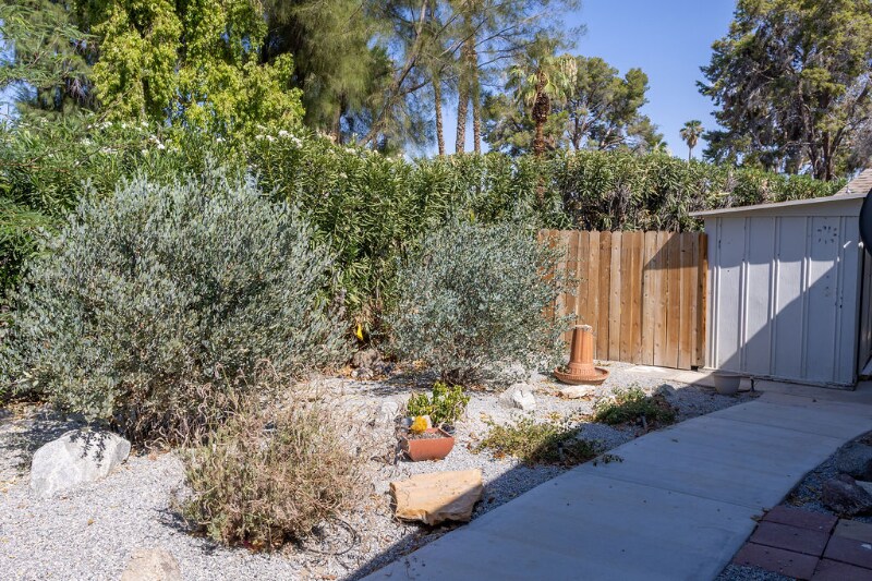 Building Photo - 1010 Palm Canyon Dr