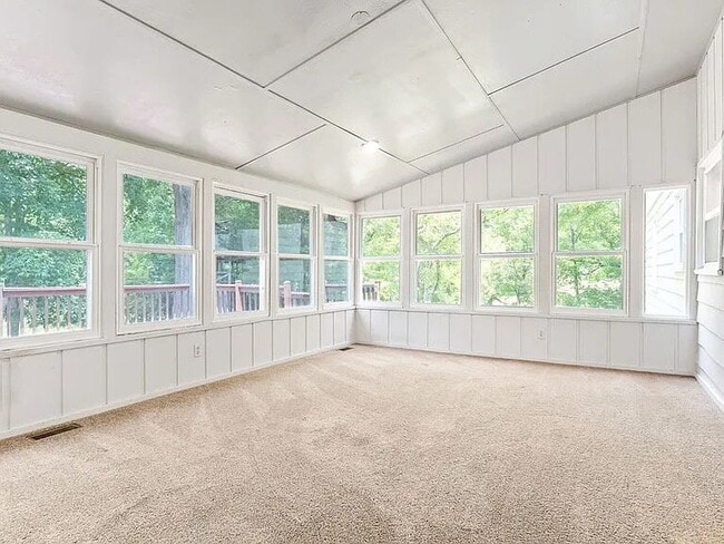 Building Photo - 1409 Robert Ln