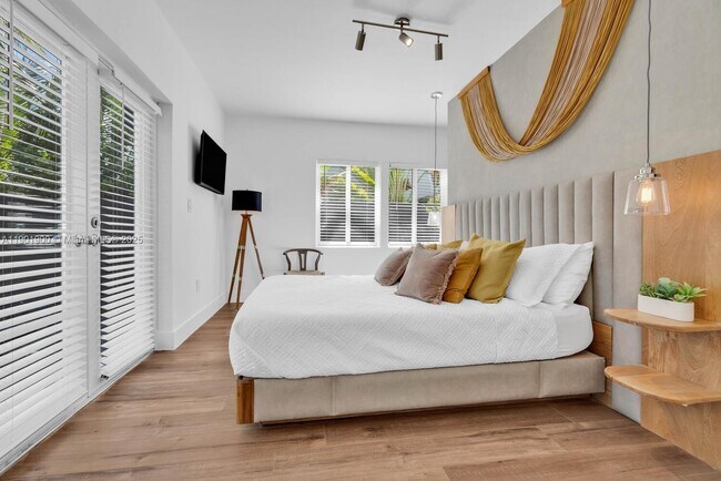 Building Photo - 901 NW 7th Street Rd