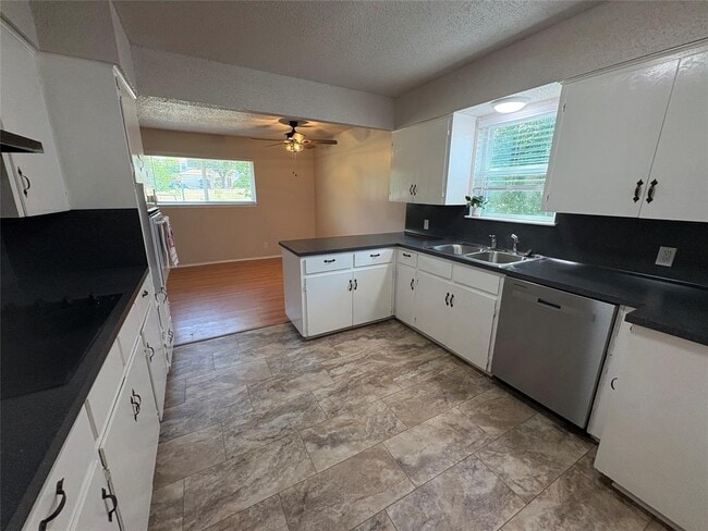 Building Photo - 15304 Tacon Ln
