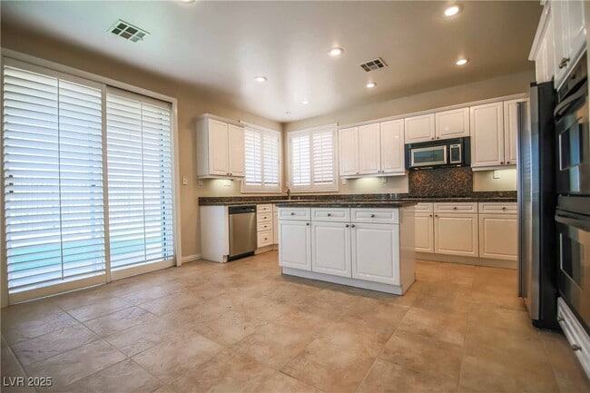 Building Photo - 2894 Carmelo Dr